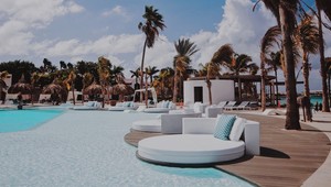 Luxury Pool Plaza Beach Resort